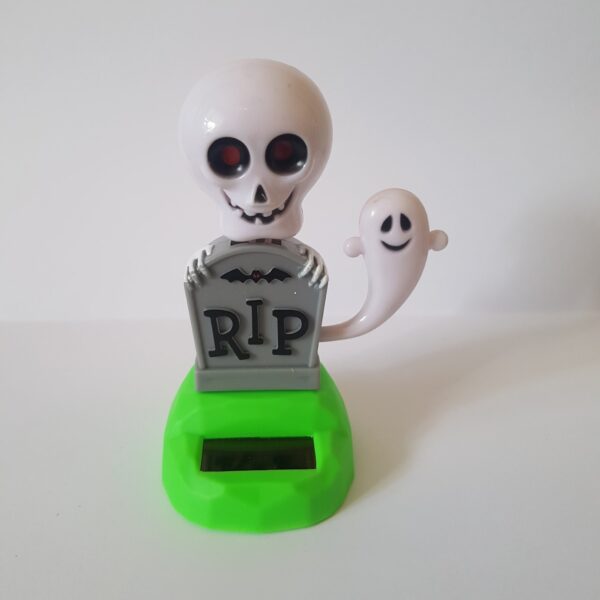 R.I.P. steen met spookje-C
